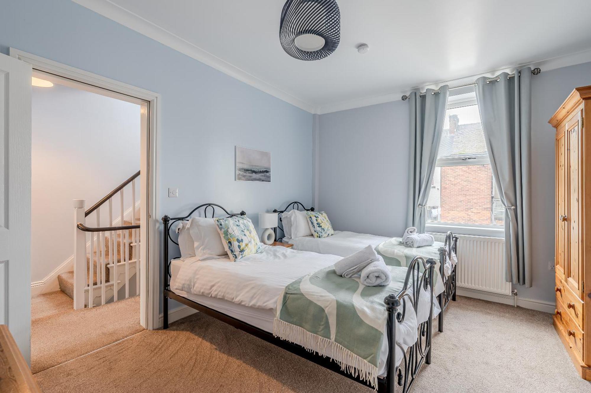 Rosemill - Large Pet Friendly Home With Off Road Parking Whitby Exterior photo