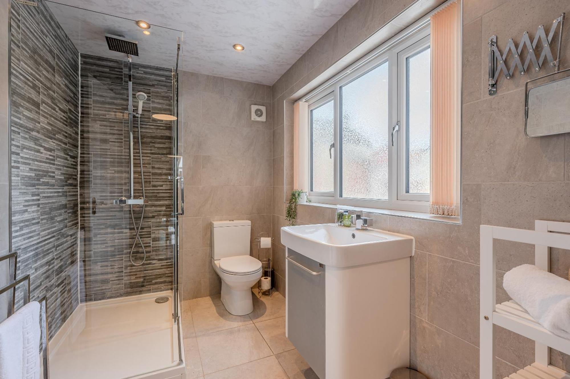 Rosemill - Large Pet Friendly Home With Off Road Parking Whitby Exterior photo