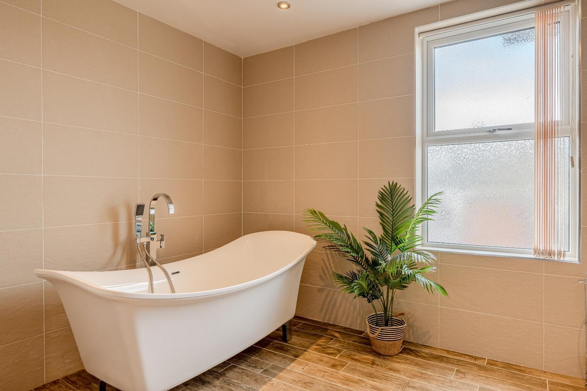 Rosemill - Large Pet Friendly Home With Off Road Parking Whitby Exterior photo